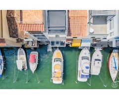 Casa Refinada en Empuriabrava con Amarres Privados Cerca del Mar – Ideal para Apasionados de la Nave