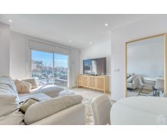 Casa Refinada en Empuriabrava con Amarres Privados Cerca del Mar – Ideal para Apasionados de la Nave
