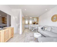 Casa Refinada en Empuriabrava con Amarres Privados Cerca del Mar – Ideal para Apasionados de la Nave