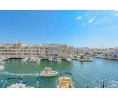 Casa Refinada en Empuriabrava con Amarres Privados Cerca del Mar – Ideal para Apasionados de la Nave
