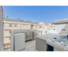 Casa Refinada en Empuriabrava con Amarres Privados Cerca del Mar – Ideal para Apasionados de la Nave