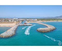 Casa Refinada en Empuriabrava con Amarres Privados Cerca del Mar – Ideal para Apasionados de la Nave