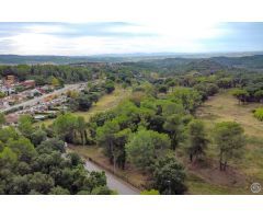 Parcela Exclusiva en el Golf de Girona: Tranquilidad y Vistas Increíbles