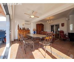 Casa con amarre cerca del mar