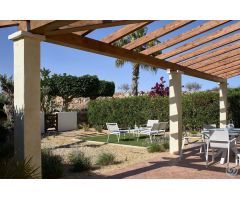 Villa en urbanización privada en  el Desert Springs Golf Club