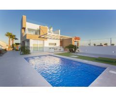 PRECIOSO CHALET CON PISCINA EN URBANIZACIÓN EL RASO