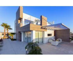 PRECIOSO CHALET CON PISCINA EN URBANIZACIÓN EL RASO
