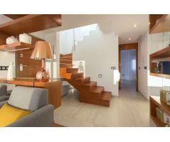 PRECIOSO CHALET CON PISCINA EN URBANIZACIÓN EL RASO