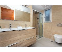 PRECIOSO CHALET CON PISCINA EN URBANIZACIÓN EL RASO