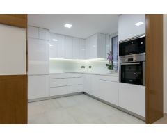 PRECIOSO CHALET CON PISCINA EN URBANIZACIÓN EL RASO