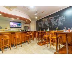 EDIFICIO DE 5 PLANTAS CON 2 VIVIENDAS + 2 ÁTICOS Y RESTAURANTE DE 3 PLANTAS
