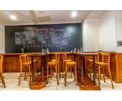 EDIFICIO DE 5 PLANTAS CON 2 VIVIENDAS + 2 ÁTICOS Y RESTAURANTE DE 3 PLANTAS