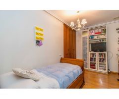 EDIFICIO DE 5 PLANTAS CON 2 VIVIENDAS + 2 ÁTICOS Y RESTAURANTE DE 3 PLANTAS