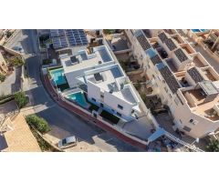 VILLAS DE LUJO EN LA MATA  LLAVE EN MANO Y A PIE DE LA PLAYA