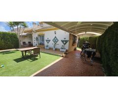 BUNGALOW VIVIENDA DE DOS PLANTAS CON BONITA PARCELA  EN RESD. ZENIA GOLF 1