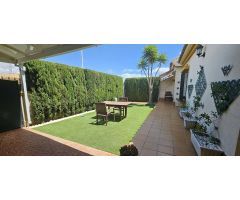 BUNGALOW VIVIENDA DE DOS PLANTAS CON BONITA PARCELA  EN RESD. ZENIA GOLF 1