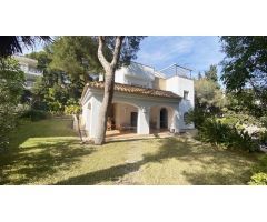 VILLA DE LUJO DE ESQUINA EN DEHESA DE CAMPOAMOR CON VISTAS FRONTALES AL MAR