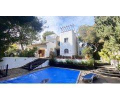 VILLA DE LUJO DE ESQUINA EN DEHESA DE CAMPOAMOR CON VISTAS FRONTALES AL MAR