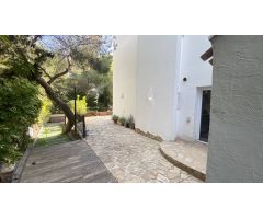 VILLA DE LUJO DE ESQUINA EN DEHESA DE CAMPOAMOR CON VISTAS FRONTALES AL MAR