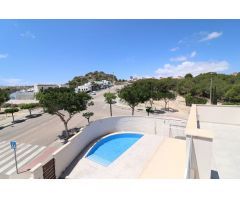 MODERNO CHALET DE ESQUINA EN URB. VISTA BELLA - SAN MIGUEL DE SALINAS