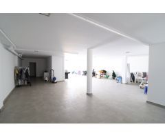 MODERNO CHALET DE ESQUINA EN URB. VISTA BELLA - SAN MIGUEL DE SALINAS