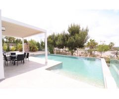 CHALET INDEPENDIENTE DE ESQUINA EN LAS COLINAS GOLF