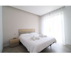CHALET INDEPENDIENTE DE ESQUINA EN LAS COLINAS GOLF