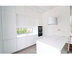 CHALET INDEPENDIENTE DE ESQUINA EN LAS COLINAS GOLF