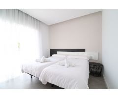 CHALET INDEPENDIENTE DE ESQUINA EN LAS COLINAS GOLF