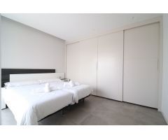 CHALET INDEPENDIENTE DE ESQUINA EN LAS COLINAS GOLF
