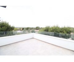 CHALET INDEPENDIENTE DE ESQUINA EN LAS COLINAS GOLF