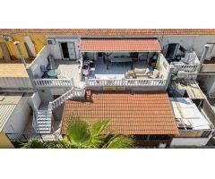¡EXCEPCIONAL OPORTUNIDAD! RESTAURANTE ESPACIOSO CON TRES APARTAMENTOS INDEPENDIENTES EN TORRETA FLOR