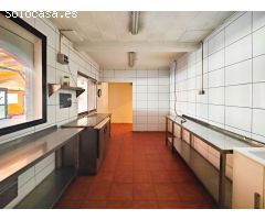 ¡EXCEPCIONAL OPORTUNIDAD! RESTAURANTE ESPACIOSO CON TRES APARTAMENTOS INDEPENDIENTES EN TORRETA FLOR