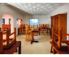 ¡EXCEPCIONAL OPORTUNIDAD! RESTAURANTE ESPACIOSO CON TRES APARTAMENTOS INDEPENDIENTES EN TORRETA FLOR