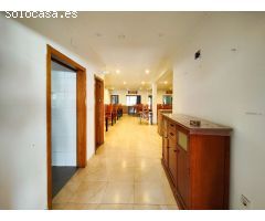 ¡EXCEPCIONAL OPORTUNIDAD! RESTAURANTE ESPACIOSO CON TRES APARTAMENTOS INDEPENDIENTES EN TORRETA FLOR