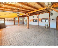 ¡EXCEPCIONAL OPORTUNIDAD! RESTAURANTE ESPACIOSO CON TRES APARTAMENTOS INDEPENDIENTES EN TORRETA FLOR