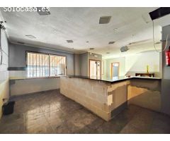 ¡EXCEPCIONAL OPORTUNIDAD! RESTAURANTE ESPACIOSO CON TRES APARTAMENTOS INDEPENDIENTES EN TORRETA FLOR