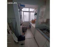 DÚPLEX RENOVADO CON TERRAZA Y AIRE ACONDICIONADO EN PLENO CENTRO DE TORREVIEJA, A PASOS DE LA PLAYA
