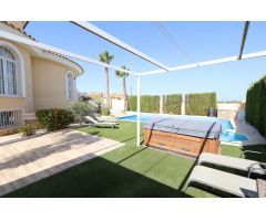 EXCLUSIVO CHALET INDEPENDIENTE EN CIUDAD QUESADA CON VISTAS AL MAR Y LUJOSAS INSTALACIONES