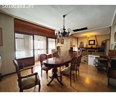 ¡AMPLIO PISO DE 5 DORMITORIOS EN VENTA EN EL CENTRO DE TORREVIEJA, IDEAL PARA INVERSORES!