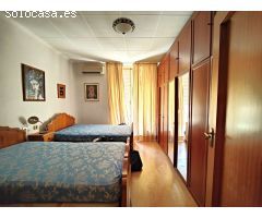 ¡AMPLIO PISO DE 5 DORMITORIOS EN VENTA EN EL CENTRO DE TORREVIEJA, IDEAL PARA INVERSORES!