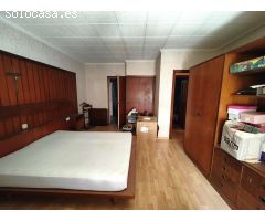 ¡AMPLIO PISO DE 5 DORMITORIOS EN VENTA EN EL CENTRO DE TORREVIEJA, IDEAL PARA INVERSORES!