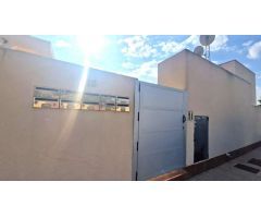 AMPLIA VIVIENDA EN LOS MONTESINOS: PISCINA COMUNITARIA, SOLÁRIUM Y CERCA DE TODOS LOS SERVICIOS
