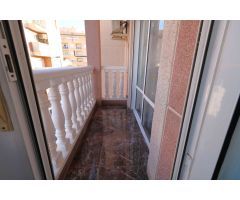 APARTAMENTO REFORMADO EN EL CENTRO DE TORREVIEJA CON 4 DORMITORIOS Y TERRAZA