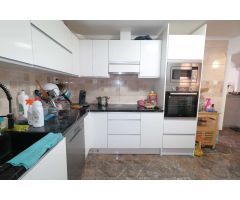 APARTAMENTO REFORMADO EN EL CENTRO DE TORREVIEJA CON 4 DORMITORIOS Y TERRAZA