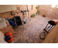 APARTAMENTO REFORMADO EN EL CENTRO DE TORREVIEJA CON 4 DORMITORIOS Y TERRAZA