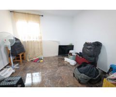APARTAMENTO REFORMADO EN EL CENTRO DE TORREVIEJA CON 4 DORMITORIOS Y TERRAZA