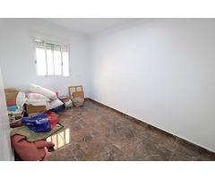 APARTAMENTO REFORMADO EN EL CENTRO DE TORREVIEJA CON 4 DORMITORIOS Y TERRAZA