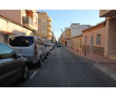 APARTAMENTO REFORMADO EN EL CENTRO DE TORREVIEJA CON 4 DORMITORIOS Y TERRAZA