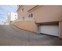 ESPECTACULAR BUNGALOW REFORMADO EN LOS DOLSES: PARCELA PRIVADA, GARAJE Y PISCINA COMUNITARIA